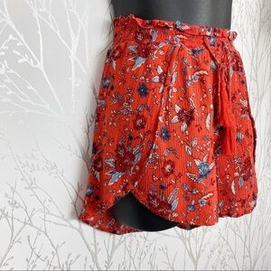 AMERICAN EAGLE Red Floral Side Slit Short Shorts boho festival summer